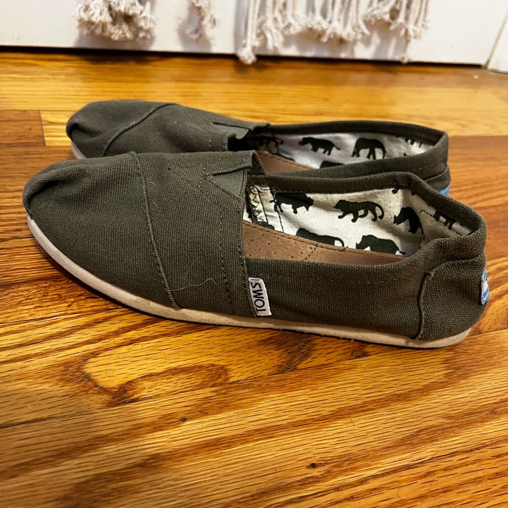 Toms- green